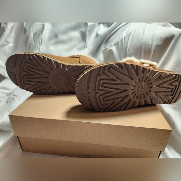 Ugg boots - Picture 2 of 5